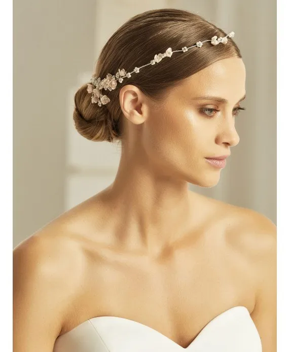 Ella Haardraht mit Blüten, Perlen und Kristallen