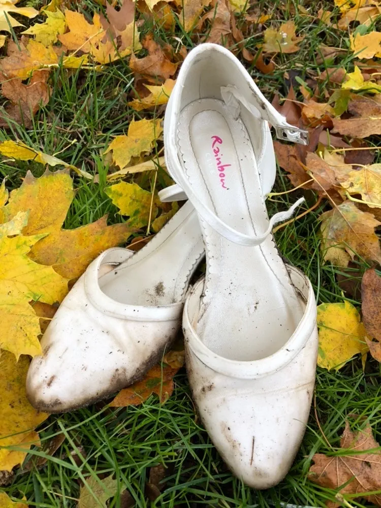 Verschmutzte_Rainbow_Club_Brautschuhe_reinigen