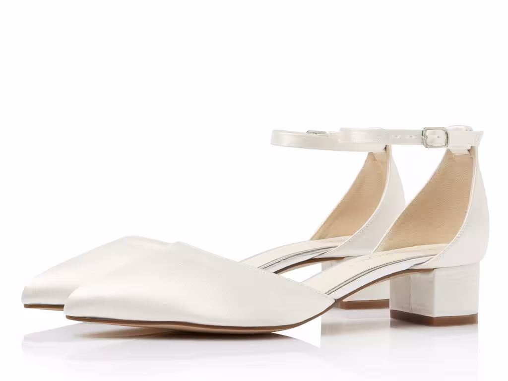 Kacy Ivory Satin – Pumps mit Keilabsatz