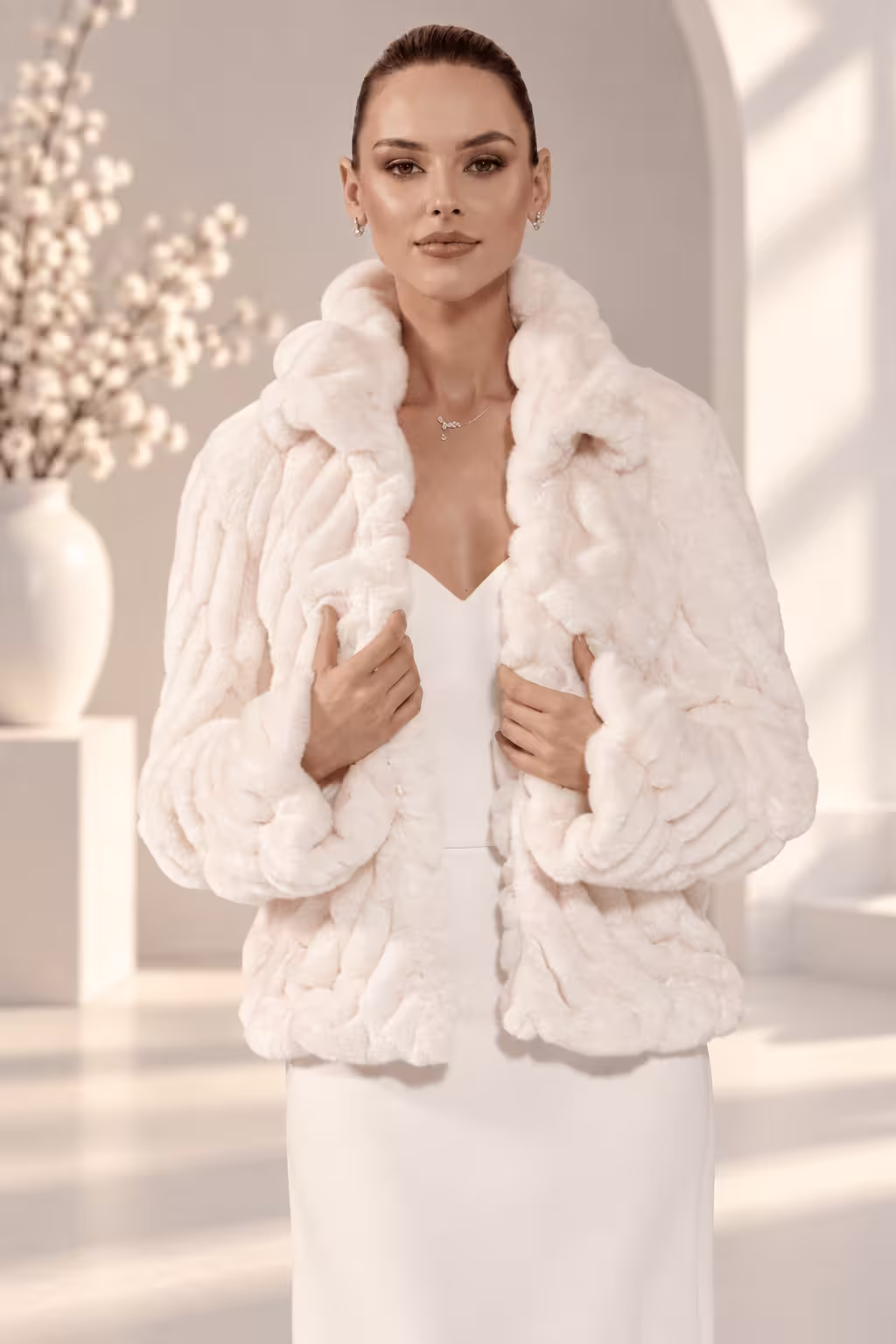 Faux fur coat, Weiße Jacke, Texturierter Pelz, Abendoutfit, Offene Frontjacke