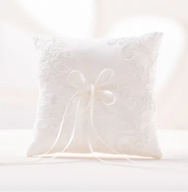 Ringkissen mit Spitze