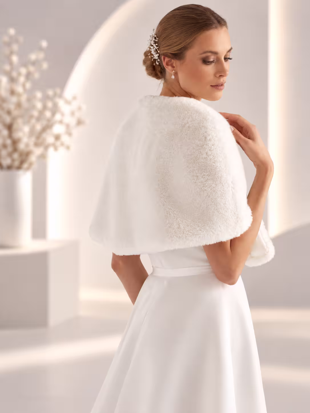 Brautschmuck, Schulterteil, Weiße Schleppe, Fellcape, Abendkleid