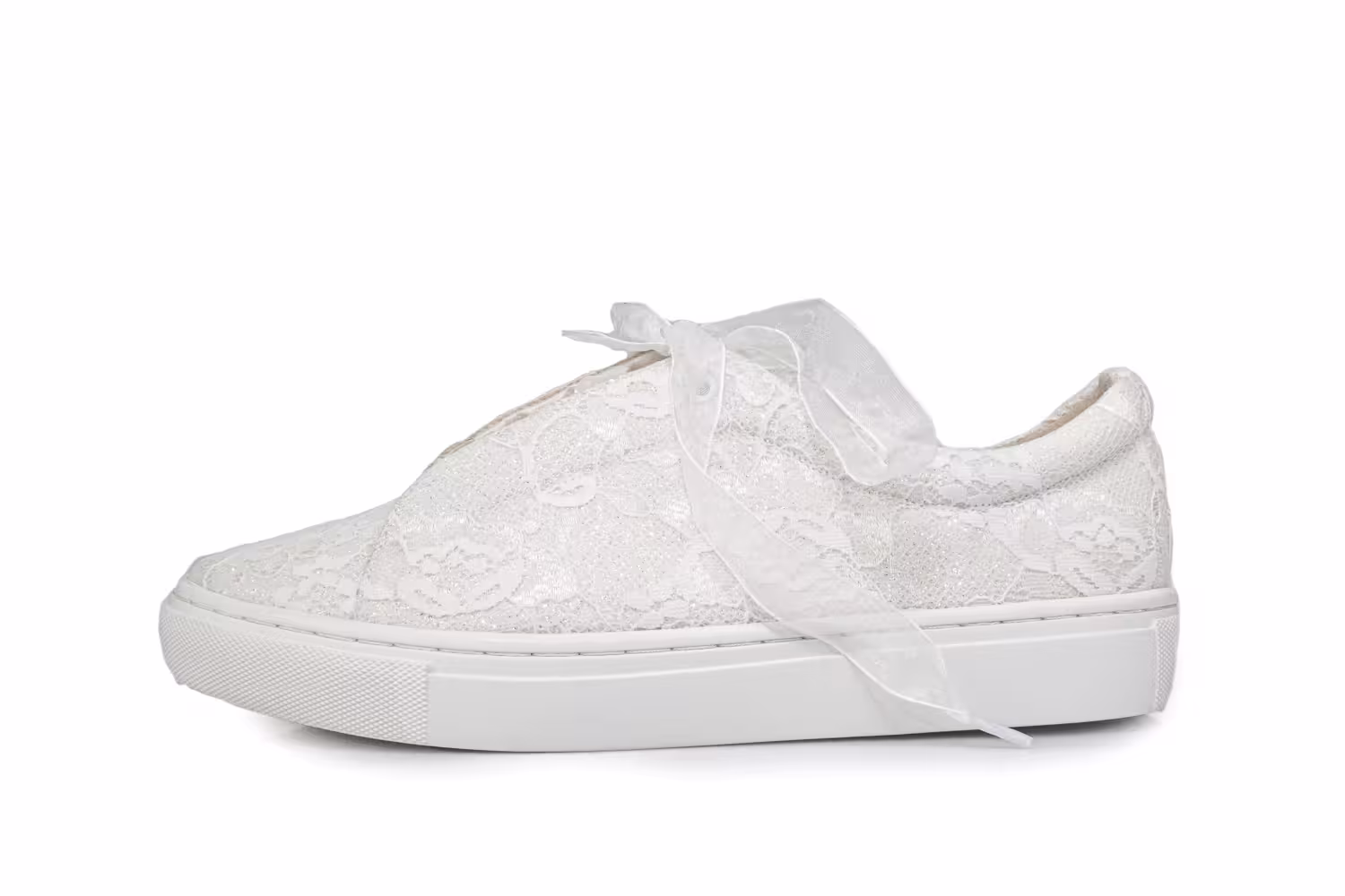 Charlotte Brautchucks mit Spitze