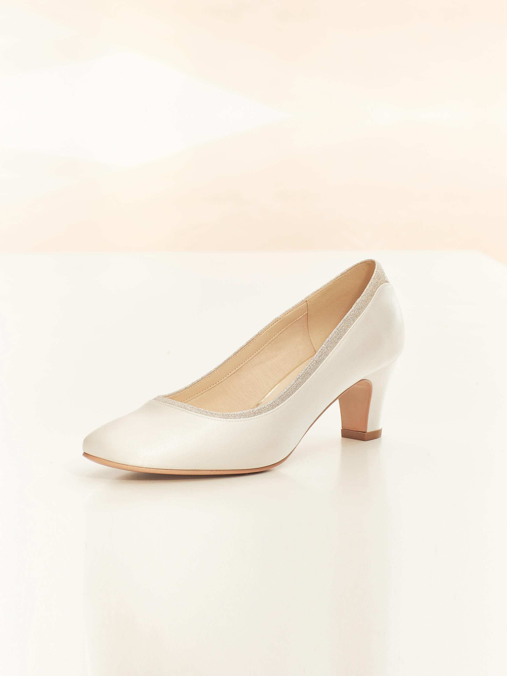 Bekleidung, Schuhwerk, Hoher Absatz, Schuh