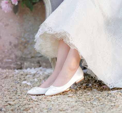 Braut mit flachem Brautschuh - Modell Brittany von Elsa coloured Shoes